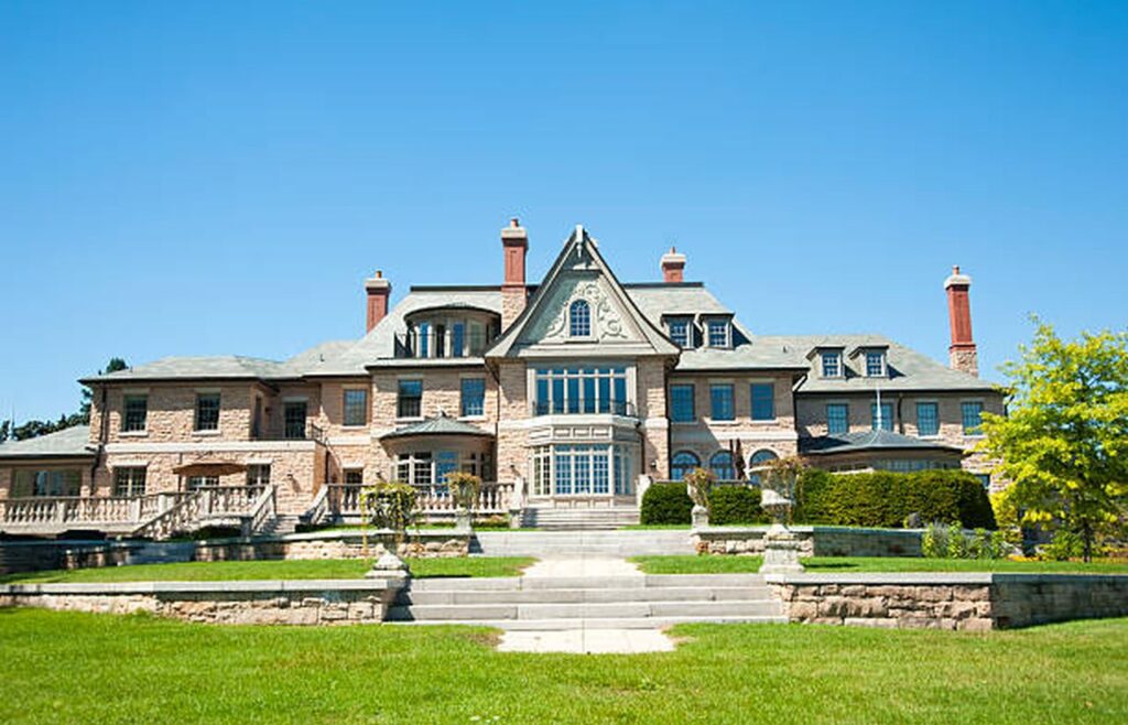 Live In A Huge Mansion